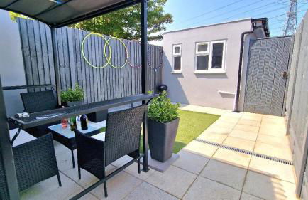 Stunning, clean, free parking home, ideal long stays - Foto 51