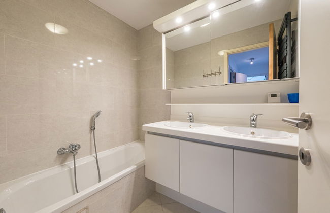 Quiet Apartment With Sunny Terrace - Photo 13