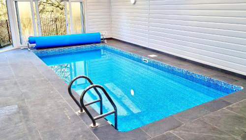 Indoor Heated Pool - Large Family Home - Sleeps 12 - Near Bournemouth Beach - Foto 2