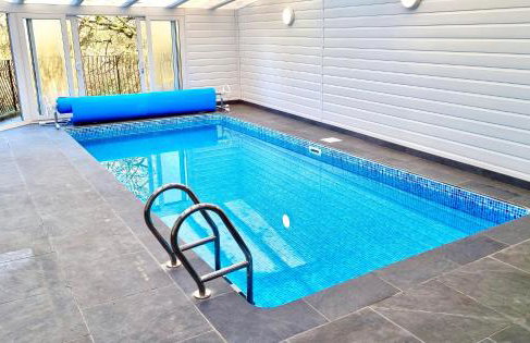 Indoor Heated Pool - Large Family Home - Sleeps 12 - Near Bournemouth Beach - Photo 2