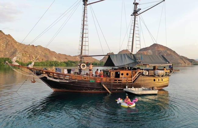 Komodo Pirate Boat - Phinisi Liveaboard - Foto 67