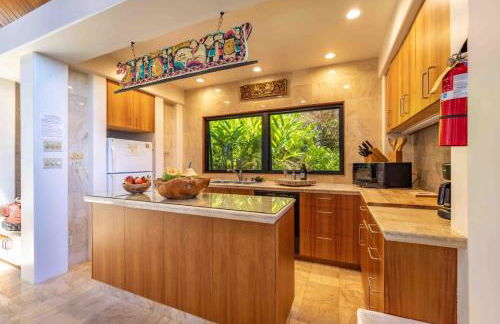 Cliff House with Ocean Views in Haiku, Maui jungle - Foto 2