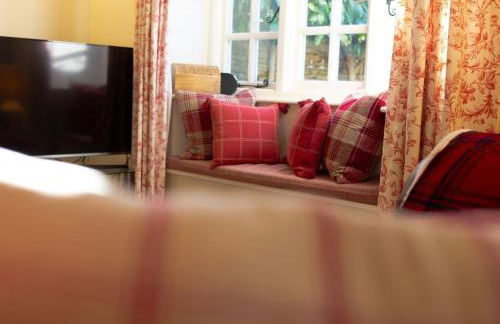 Jasmine Cottage - 2 Bedroom in Heart of Bourton! - Photo 32