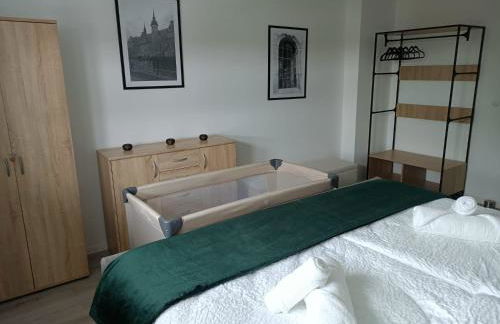 D-Quadrat FeWo "Doni" für Familien, Geschäftsreisende und Urlauber, mit 3 Zimmern, Tageslichtbad, Südbalkon und Kingsize-Betten, für bis max 6 Erwachsene und 2 Kleinkinder - Foto 24