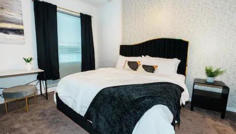 High-Rise Apartment with Panoramic Skyline Views - Foto 5