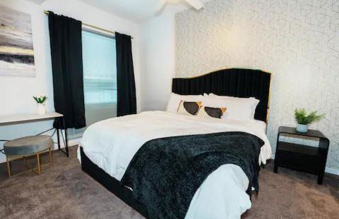 High-Rise Apartment with Panoramic Skyline Views - Foto 5