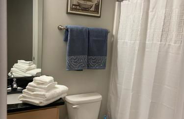 Kannapolis Elegant Townhouse - Pet Friendly - Photo 7