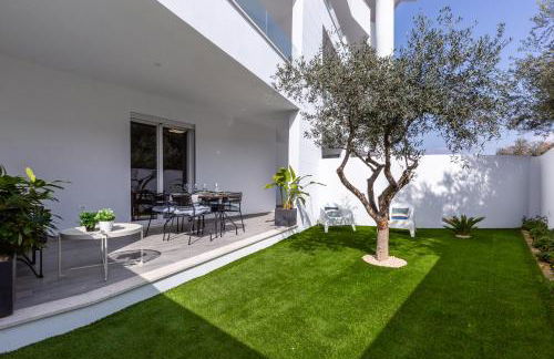 Colombo Palace - viale colombo 358 - Photo 9