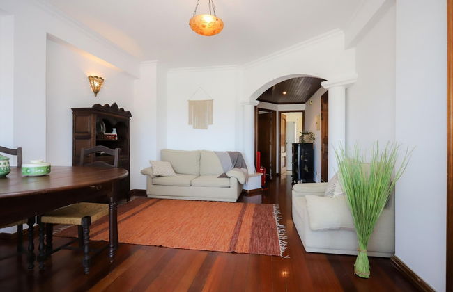 Sea View Apartment by Rent4all - Photo 13