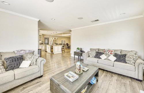 Game Room, Pool! Family Home 25 Mi to Disneyland - Foto 5