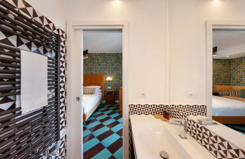 The Literary House - Photo 23