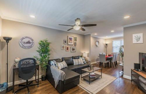 Beautiful 3br 2ba House with cozy backyard by CozySuites - Foto 1