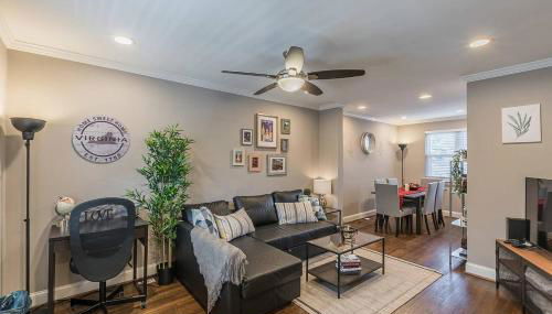 Beautiful 3br 2ba House with cozy backyard by CozySuites - Foto 1