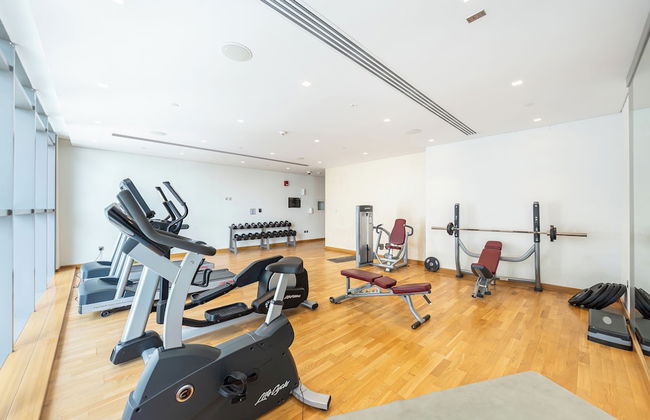 Luxury StayCation - Studio in Damac Hills with Balcony and Golf Views - Foto 25