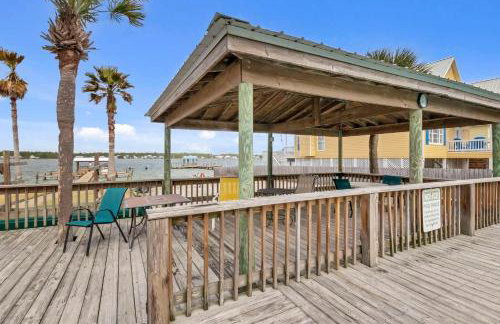 3BR Condo Gulf Views with Pool, Boat Launch and Dock - Photo 25