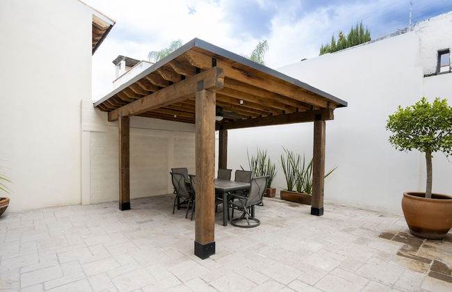 4BR Oasis with Pool & Gym at Nueva Escondida - Foto 26