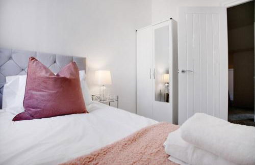 Spacious & Modern Oasis, 4-Bed House, Sleeps 7 - Foto 6