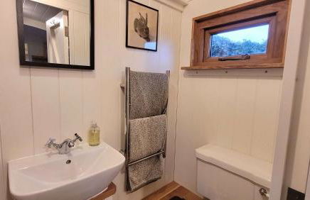Plank Bridge Shepherds Hut in Orchard - Peaceful Escape for Two - Foto 11