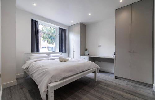 Modern home with driveway parking for 2 vehicles, near Tottenham Hotspur Stadium, White Hart Lane Train Station - Foto 9