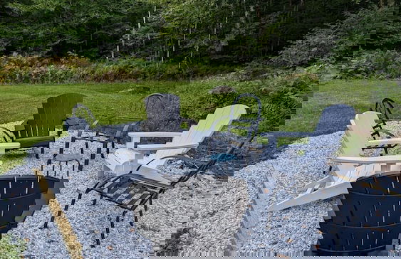 Killington Mountain Home! HotTub & 5 min to Skiing! 3 Bedroom Home by RedAwning - Foto 24