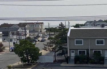 Roof-Top Deck With Ocean & Bay Views Single Family Beach Badges Private Yard Ping Pong And Pool Table Wifi 1 Block From Ocean 15 Blocks To Bay - Foto 18