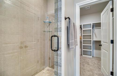 Near Grand Lake Charming Grove Home with Deck - Foto 14