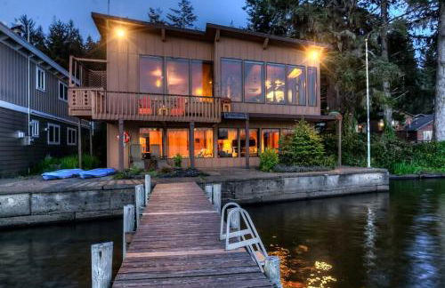 Breathtaking Beach House with Fireplace and Gorgeous Sights in Otis, Oregon - Foto 1