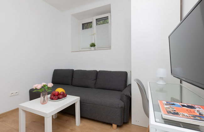 Studio Warsaw Miączyńska by Renters - Photo 20