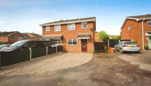 Entire home in Redditch - Photo 5