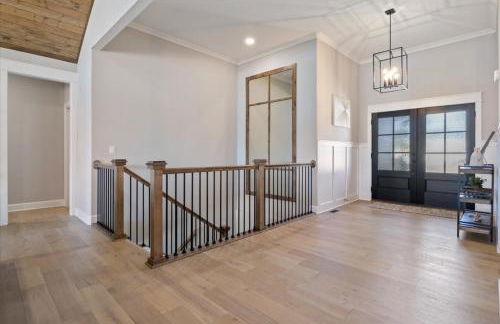 Accessible Lakeside Luxury at the 45mm w/ Private Dock, Sunset Views & More - Foto 35