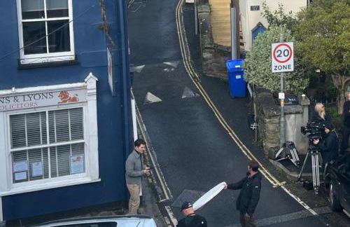 FROM BBC1s BEYOND PARADISE - - Prospect House - - 17th Century Character COTTAGE - - CONNECTING APARTMENTS - - Kids Bunk Room - - Free Public Parking - Foto 2