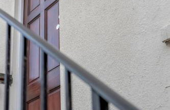 Elegant Epsom Modern Apartment - Photo 24