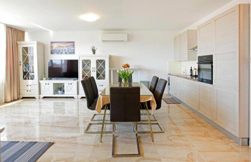 Modern 2-Bed Apt, Late check in available - Photo 7