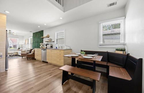 3BR 2BA Derby Home Walk to Churchill Free Parking - Foto 17