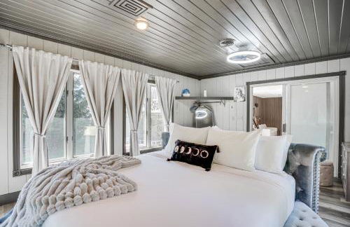 9 Mi to Shore Home with Hot Tub in Howards Grove! - Foto 17