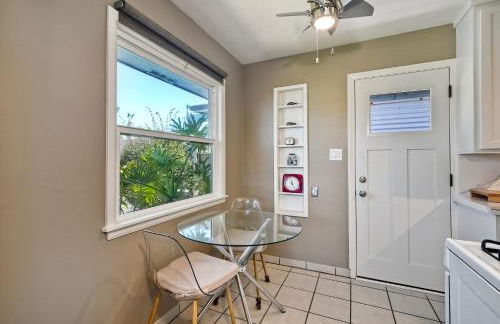 Walk To Beach - EV Charger - Outdoor Dining - 2BR - Foto 26