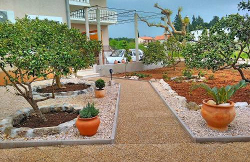 Jakov one bedroom apartment Sucuraj - Foto 3