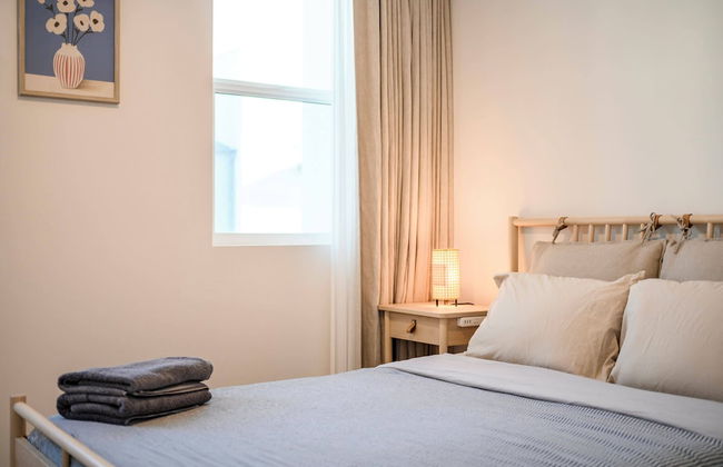 Chic Modern Retreat With Stunning Views 1360 Sqft - Photo 8