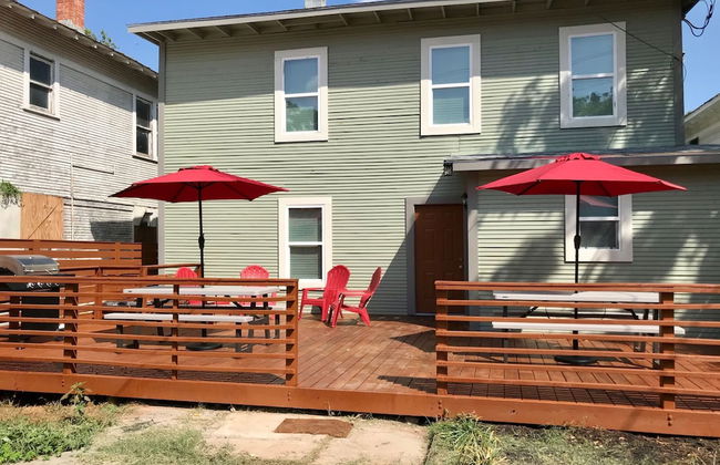 Huge Remodeled 5BR 4BA House Sleeps 20 Downtown - Photo 55