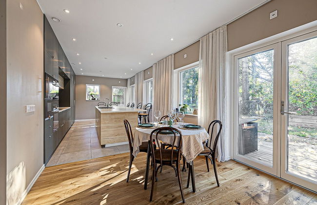 Modern Villa With Jacuzzi - Photo 20