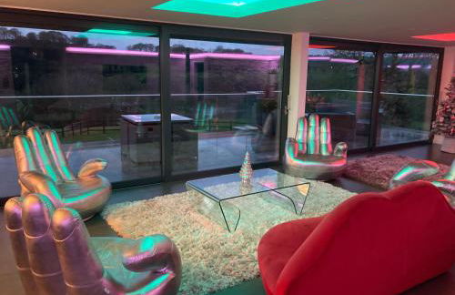 Luxury Accom with Amazing Views over Rudyard Lake - Photo 38