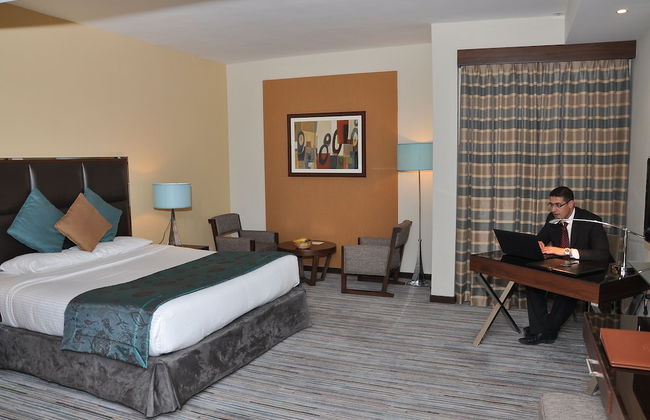 Phoenix Plaza Hotel Apartments - Photo 5