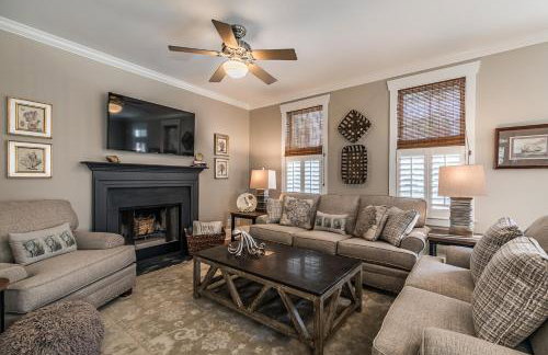 New Listing - Centrally located Beaufort home - Foto 3