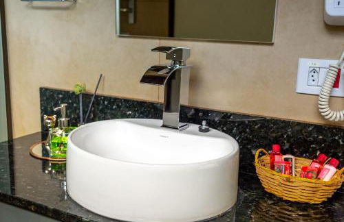 Chalé Canto do Galo 1 - Hidro da Jacuzzi, Lareira Ecológica, Cozinha Completa, Wi-Fi 80mbps, próximo a comércio local e relaxando ao som do riacho - Photo 34