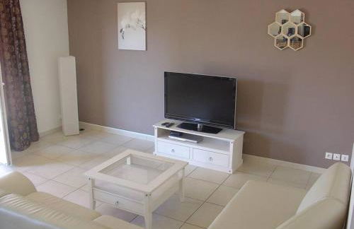 Agréable maison entre rivière et centre du village avec piscine - Photo 17