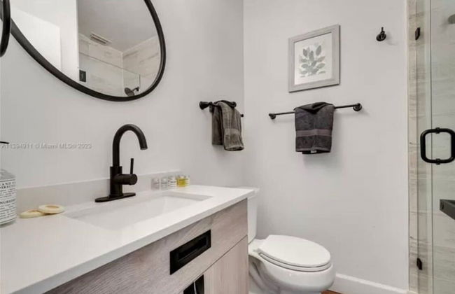 Boho Chic: 3BR Home With Pool - Foto 8