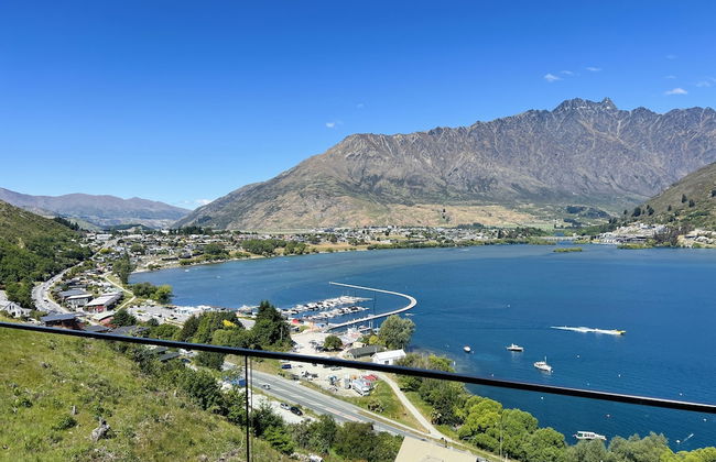 Stunning Lakeview QT Holiday House - Foto 40