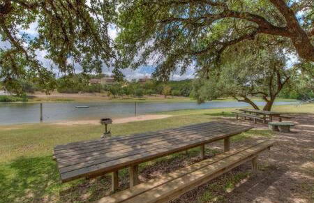 The Outlook - Spa and deck views of Hill Country - Foto 149