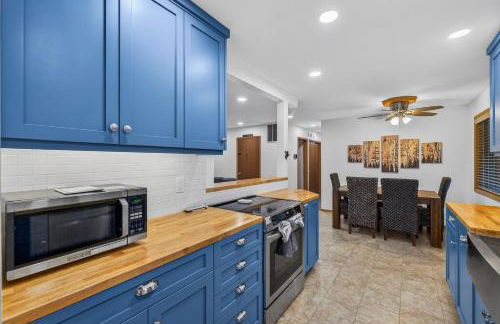 Evergreen Escape- Walk to Downtown & Boat/trailer Parking! - Foto 7