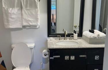 Bright & Comfy 5 star Location Large Deck Oasis - Foto 16